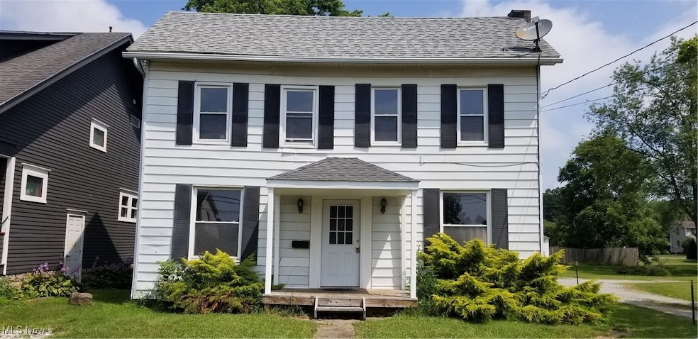 489 Columbia St, Leetonia, OH 44431 - photo 1
