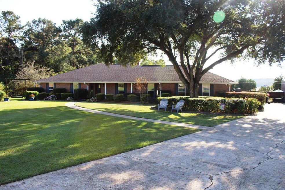 510 Oakbrook Cir, McComb, MS 39648 - photo 1