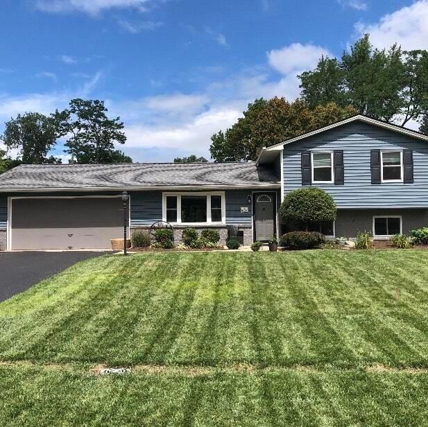 6759EMerwinFrontofHouse