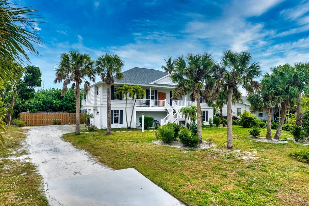 Large front yard and a 2nd floor porch.