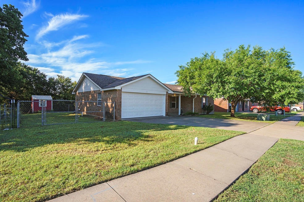 4305 Sheldon Dr, Granbury, TX 76049 - photo 1