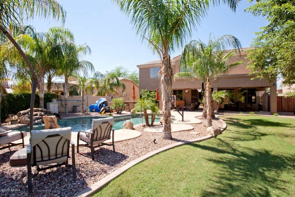RESORT-STYLE BACKYARD!