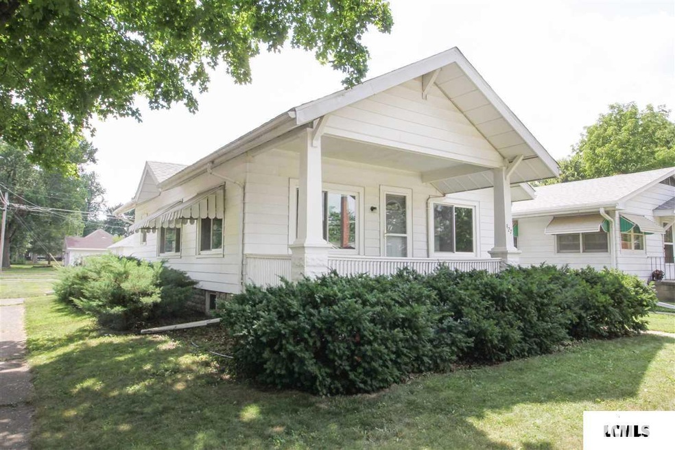 927 Clinton St, Lincoln, IL 62656 - photo 1