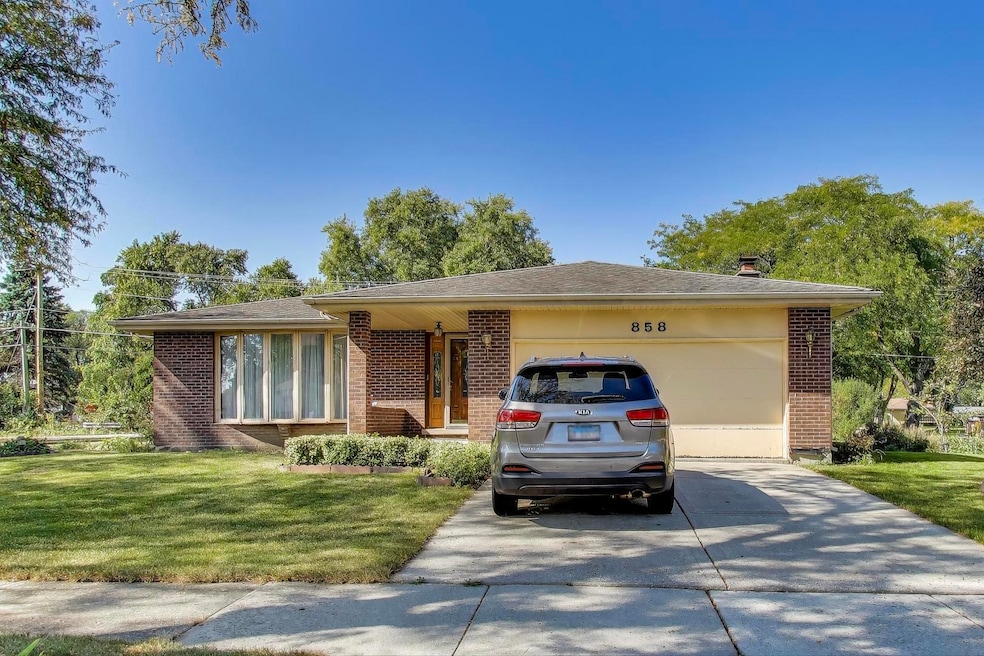 858 Academy Ave, Matteson, IL 60443 - photo 1