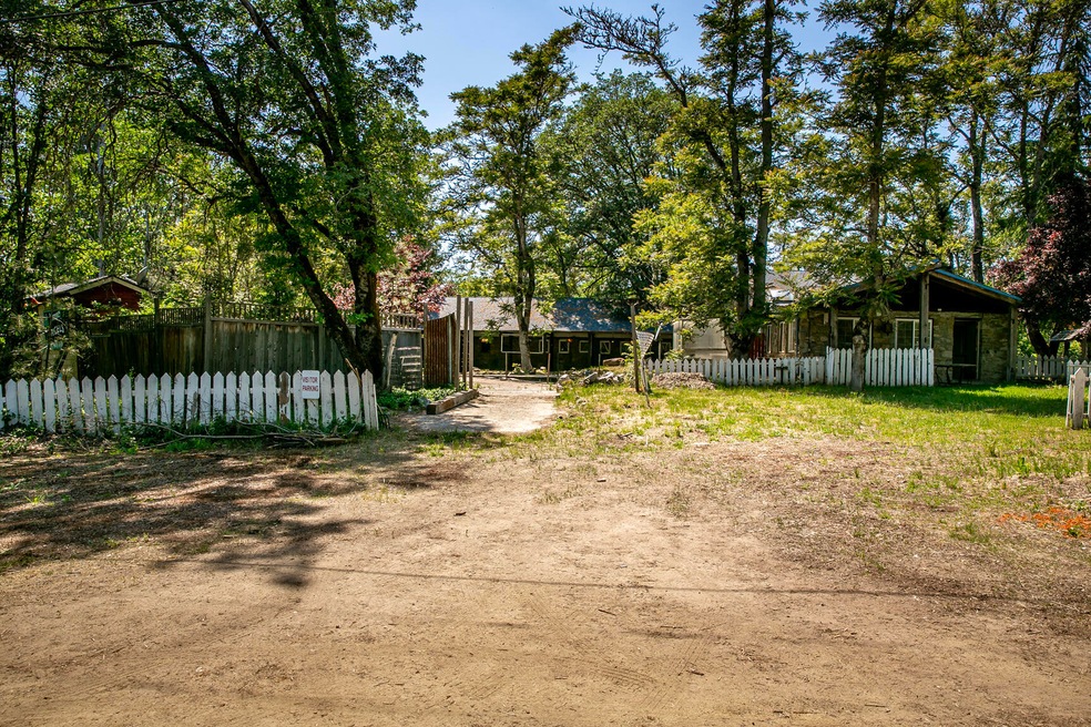 9394 Blackwell Rd, Central Point, OR 97502 - photo 1