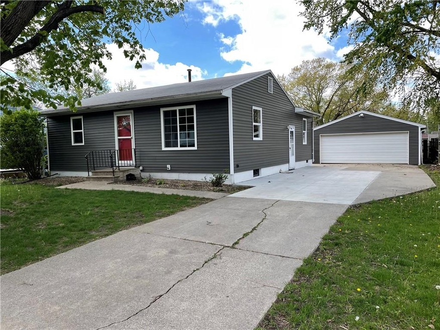 707 E 14th St N, Newton, IA 50208 - photo 1