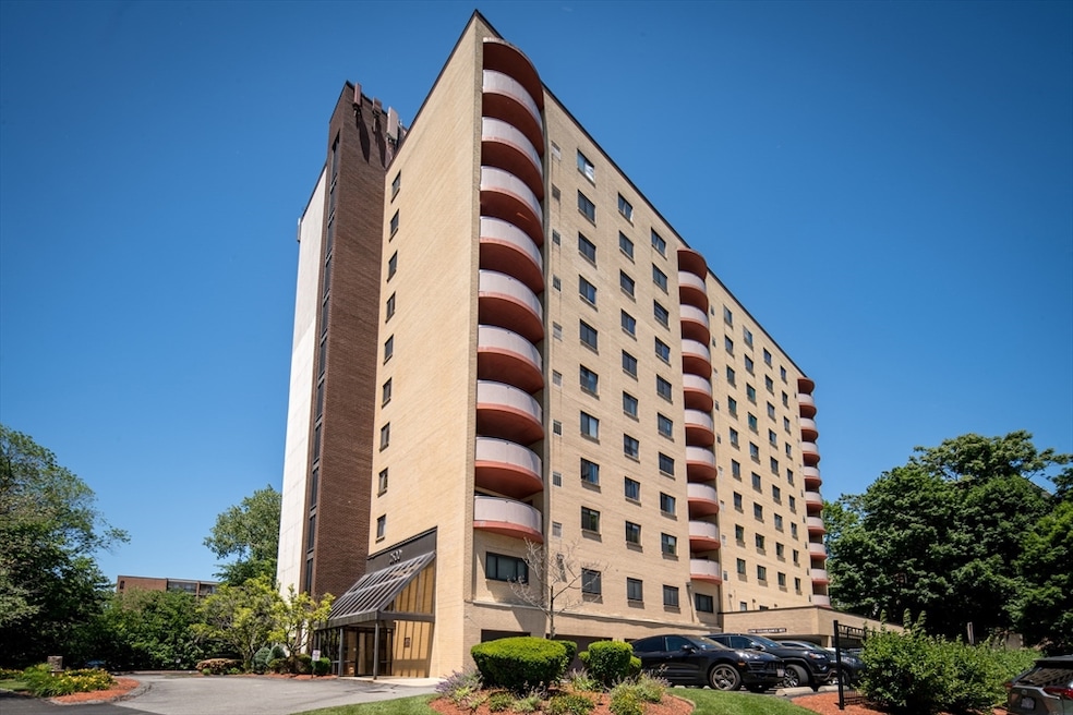 Craddock Cove Condominium unit 403, Medford, MA 02155 - photo 1