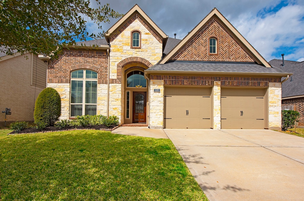 1839 Majestic Falls Ln, Richmond, TX 77469 - photo 1