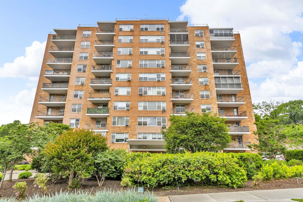 2601 Henry Hudson Pkwy unit 5E, Bronx, NY 10463 - photo 1