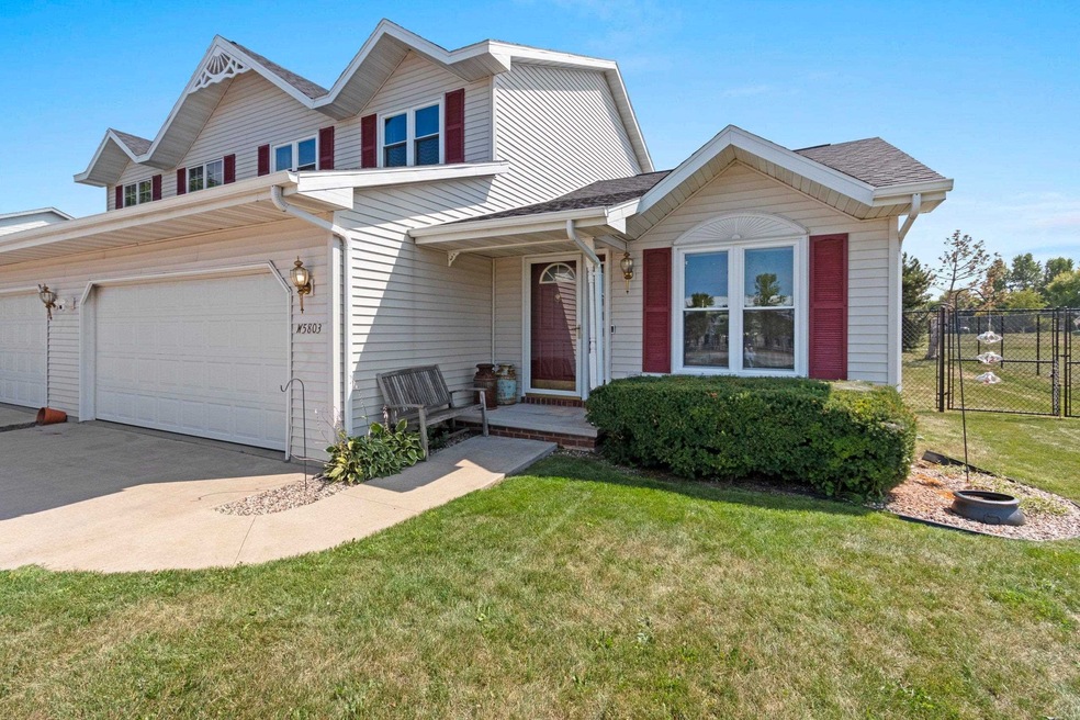 W5803 Skippers Ln, Appleton, WI 54915 - photo 1