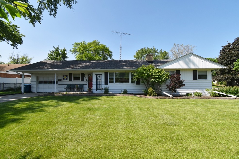 1727 W Downer Place, Aurora, IL 60506 - photo 1