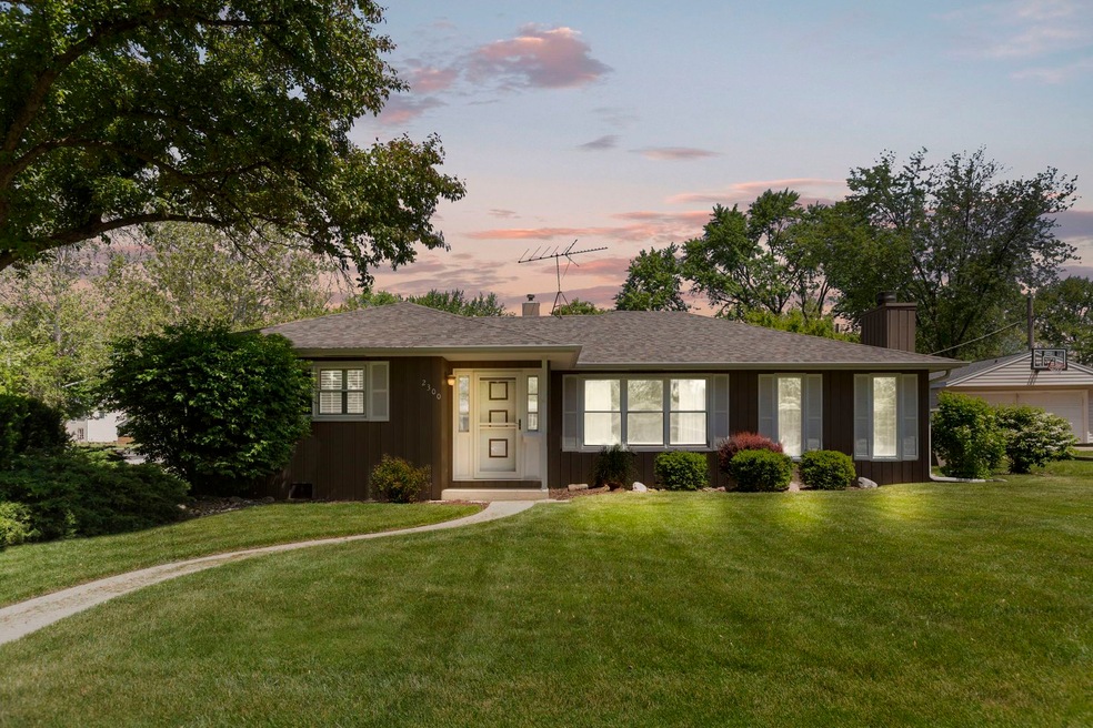 2300 Grouse Ln, Rolling Meadows, IL 60008 - photo 1