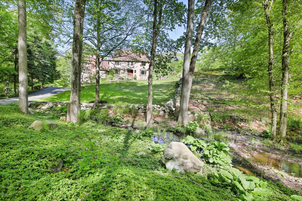 33 Ferncliff Rd, Cos Cob, CT 06807 - photo 1