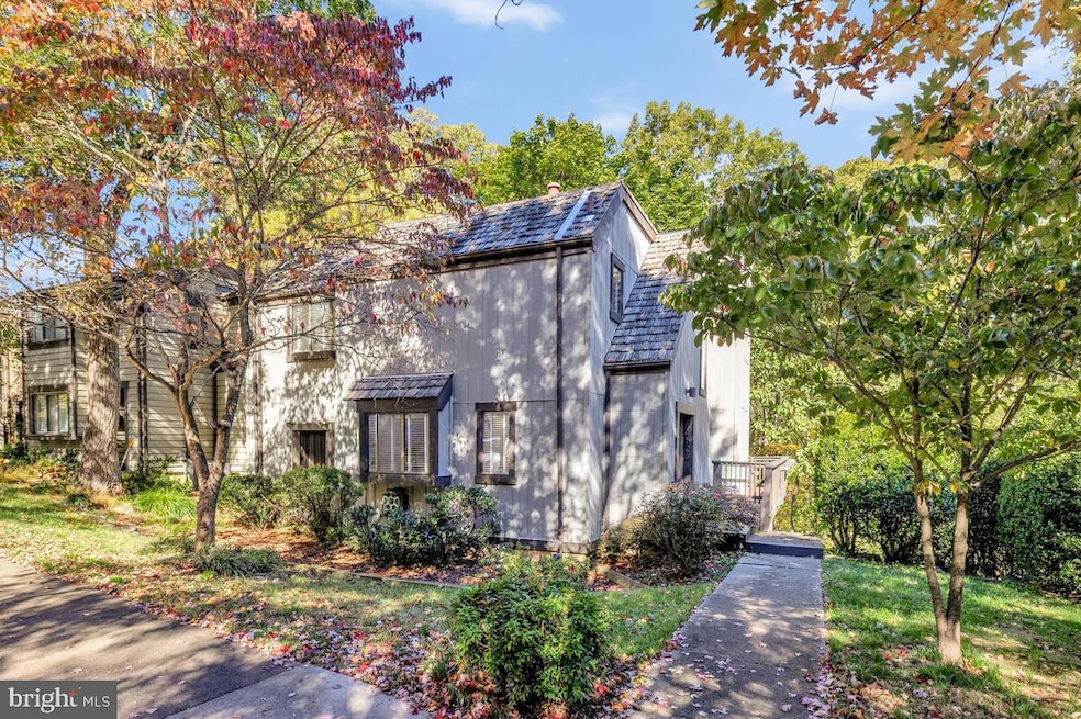 1526 Park Glen Ct, Reston, VA 20190 - photo 1