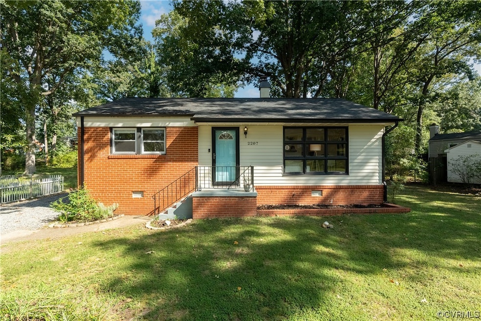 View of front facade with a front lawn
