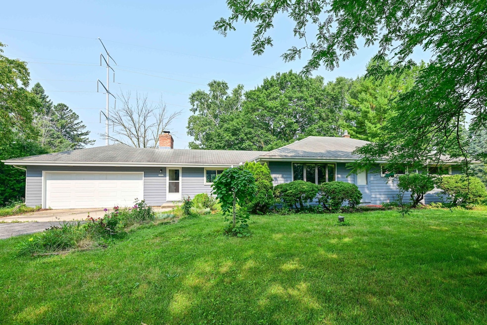 11737 N Ridgeway Ave, Mequon, WI 53097 - photo 1