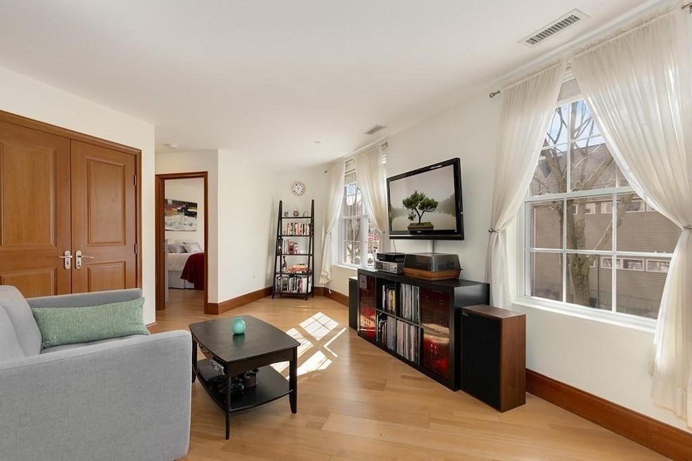 2440 Massachusetts Ave unit 27, Cambridge, MA 02140 - photo 1