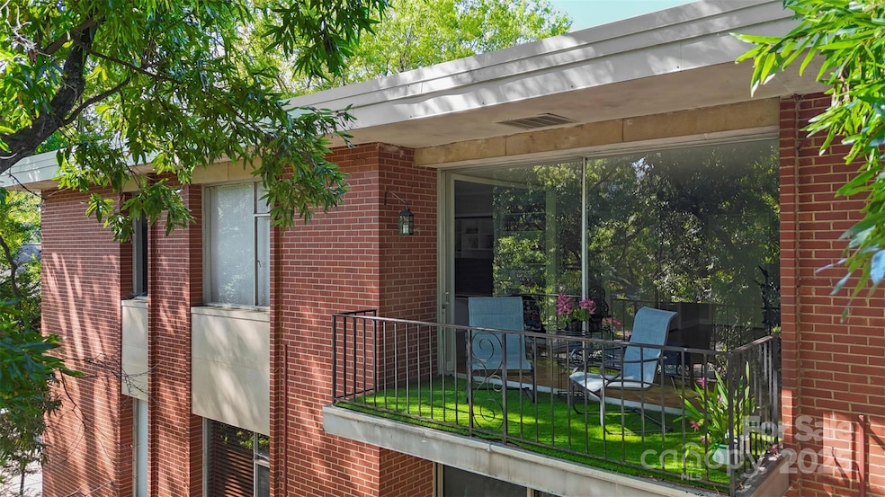 Queens Tower Condominium unit 402, Charlotte, NC 28207 - photo 1