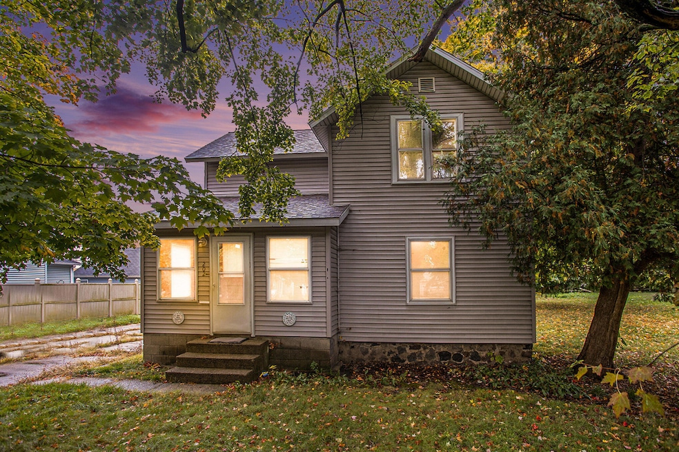 202 N Centerville Rd, Sturgis, MI 49091 - photo 1