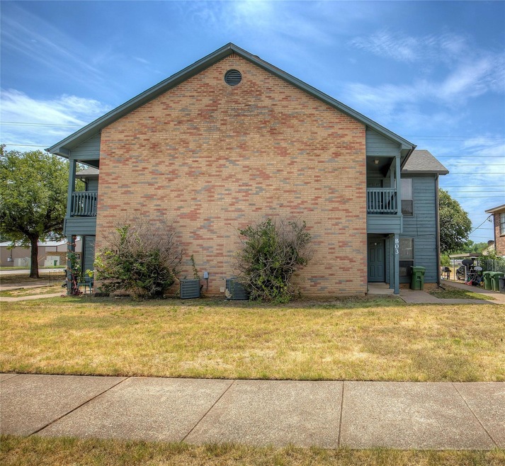 803 Treadwell Ct unit B, Hurst, TX 76053 - photo 1