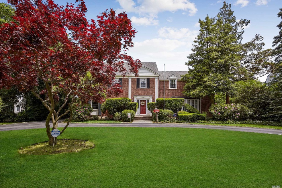 35 Nassau Blvd, Garden City, NY 11530 - photo 1