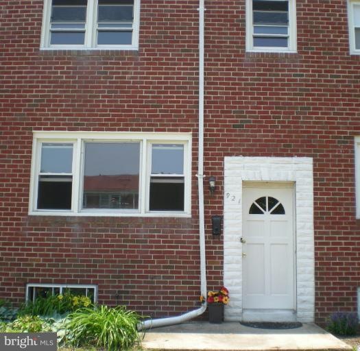 921 Circle Dr, Halethorpe, MD 21227 - photo 1