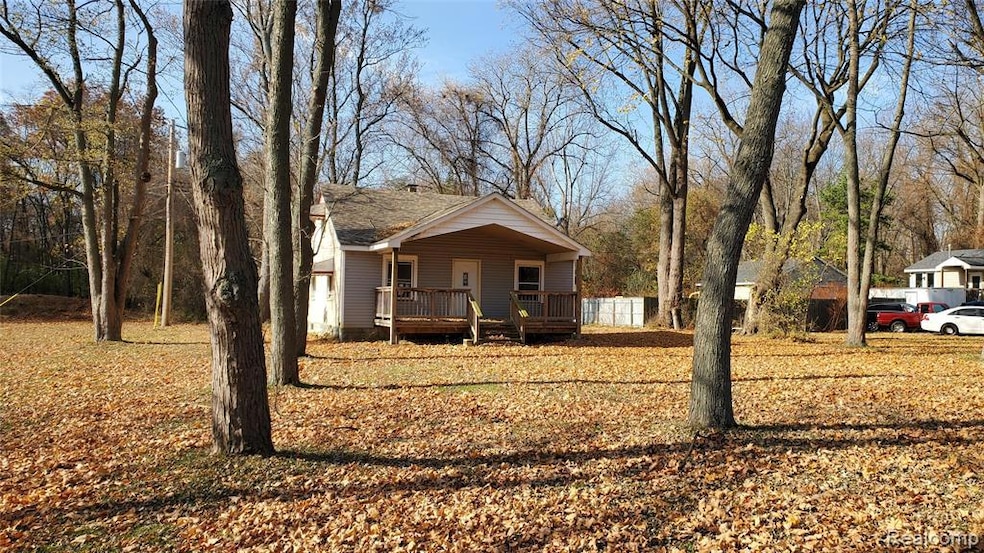 21191 Berg Rd, Southfield, MI 48033 - photo 1