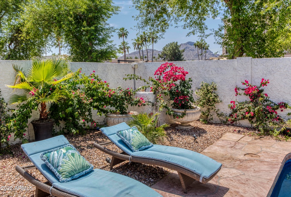 001_Poolside View