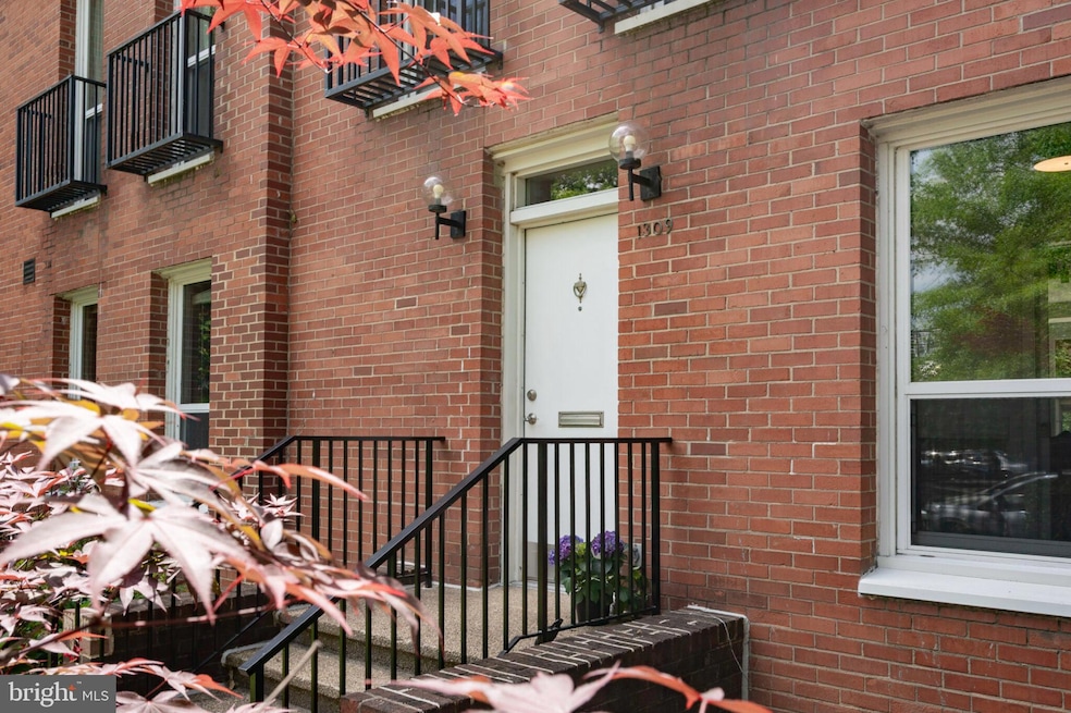 Harbour Square unit TH9, Washington, DC 20024 - photo 1