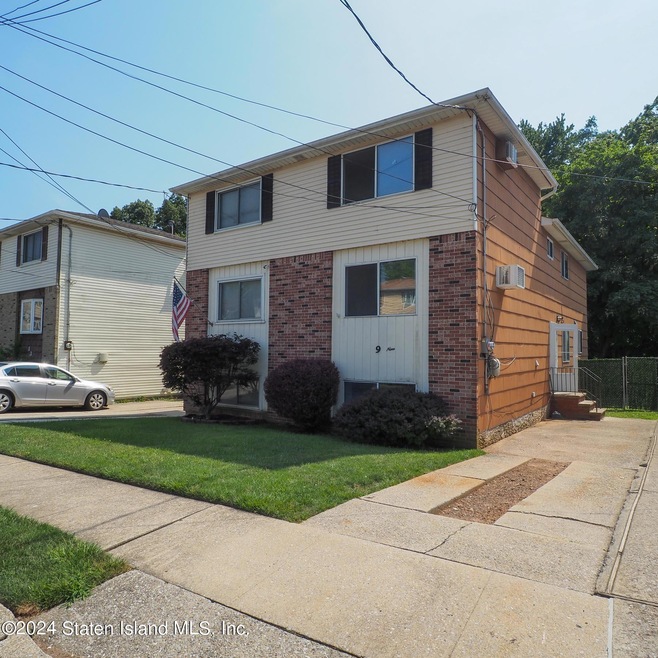 9 Clove Way, Staten Island, NY 10301 - photo 1