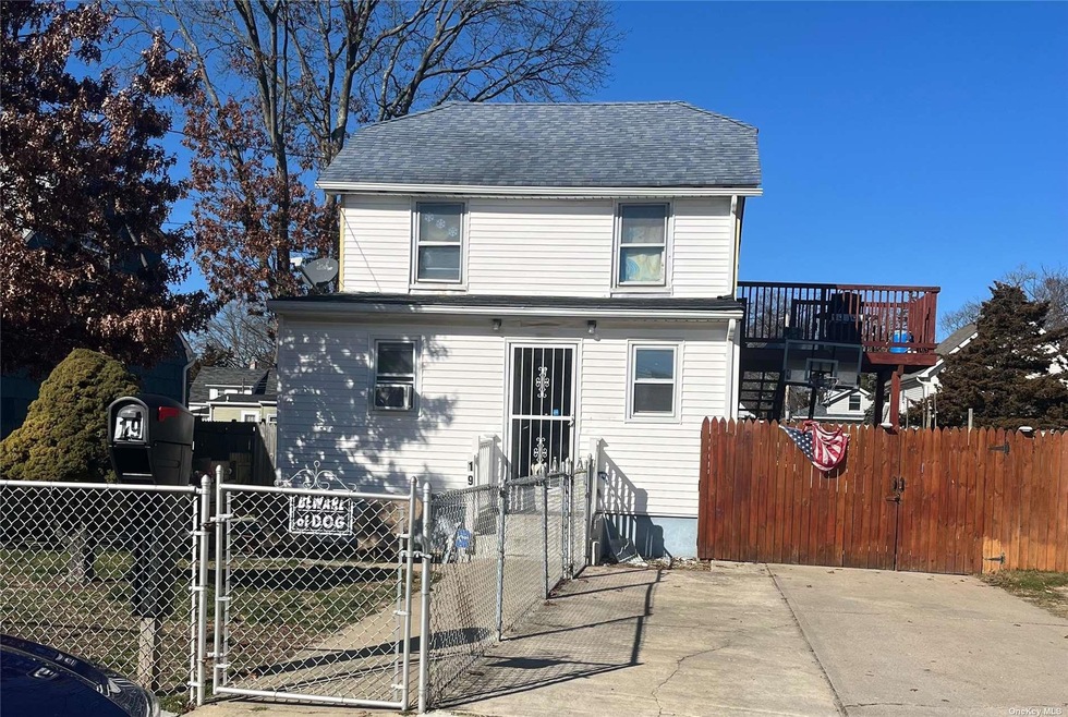 Pending $619,990 • Co-Listing Agent