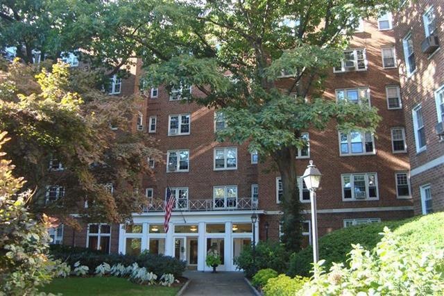 949 Palmer Rd unit 6F, Bronxville, NY 10708 - photo 1