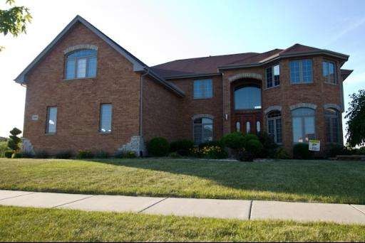 4880 Castle Dargan Dr, Country Club Hills, IL 60478 - photo 1