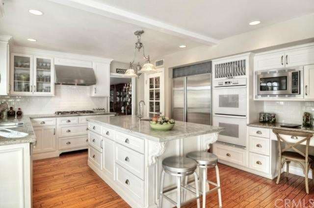 Beautiful and Spacious kitchen with a five burner 