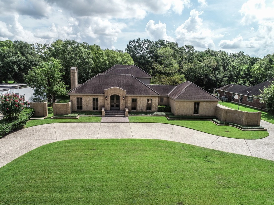 2301 Pine Dr, Friendswood, TX 77546 - photo 1