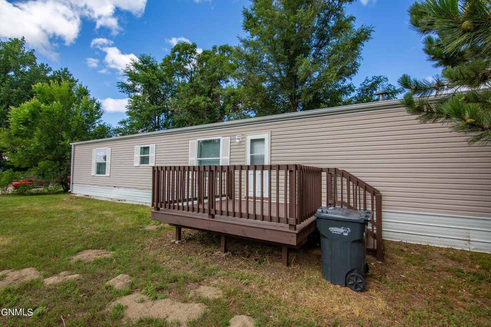 119 W Deer St, Mandan, ND 58554 - photo 1