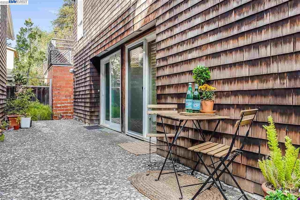 2603 Benvenue Ave unit 3, Berkeley, CA 94704 - photo 1