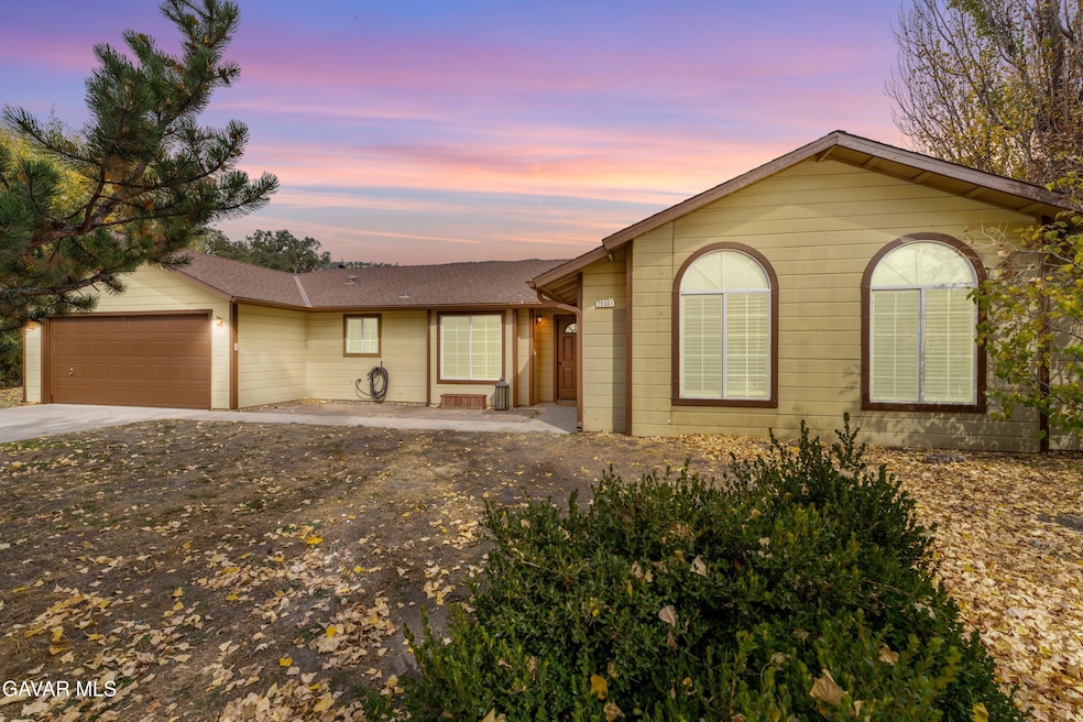 29301 N Lower Valley Rd, Tehachapi, CA 93561 - photo 1