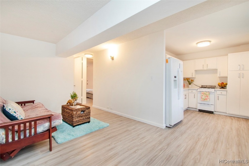 Newly painted interior, new vinyl flooring, new ga