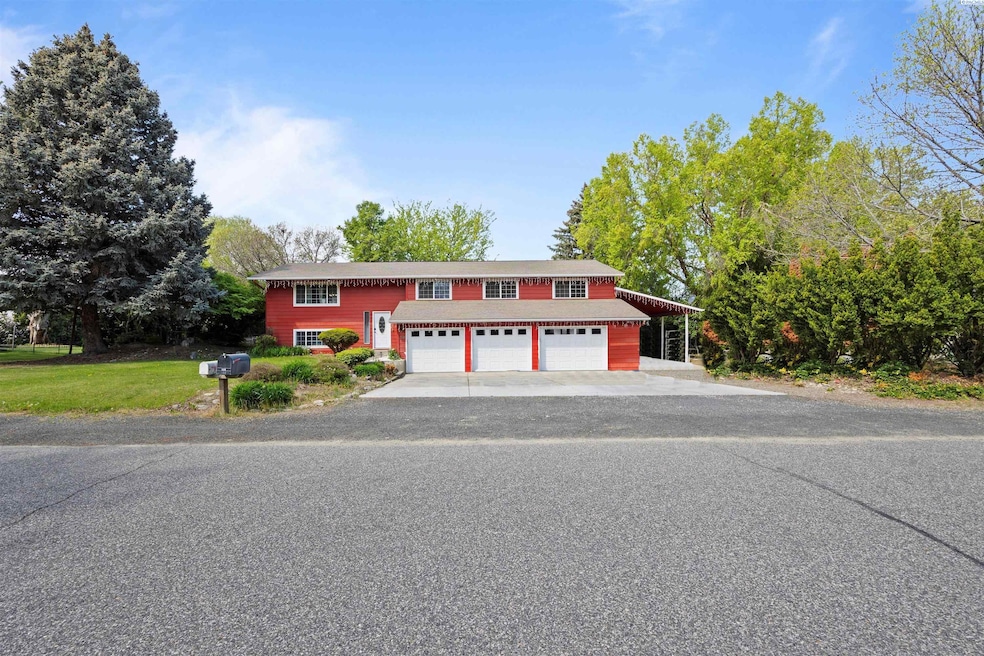 For Sale $589,900 • Co-Listing Agent