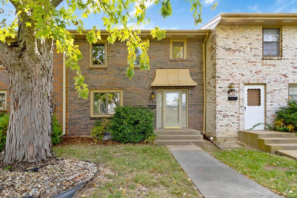 320 Twykingham Place, Manhattan, KS 66503 - photo 1