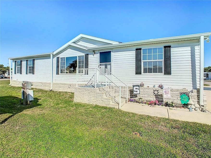 Welcome to 157 Orangewood Dr. Lake Wales!