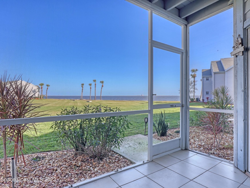 Direct River Views!