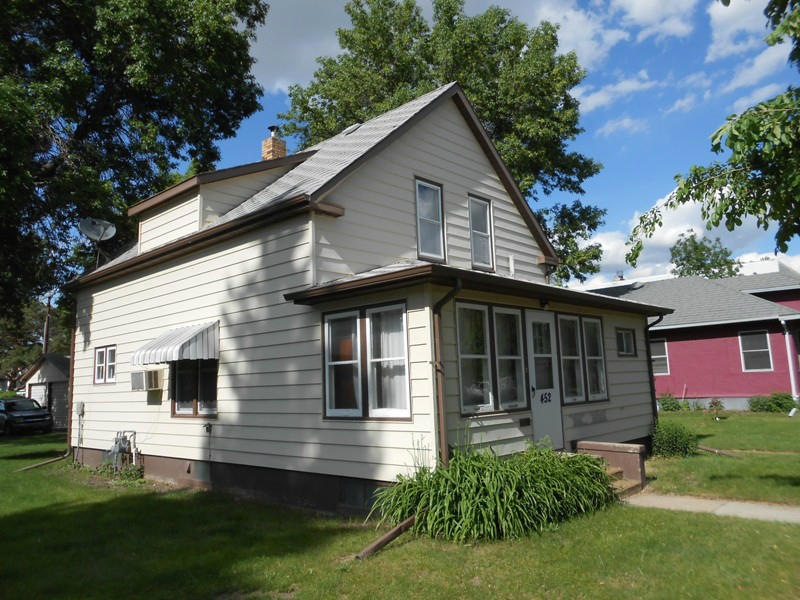 Front of Home<|><|>