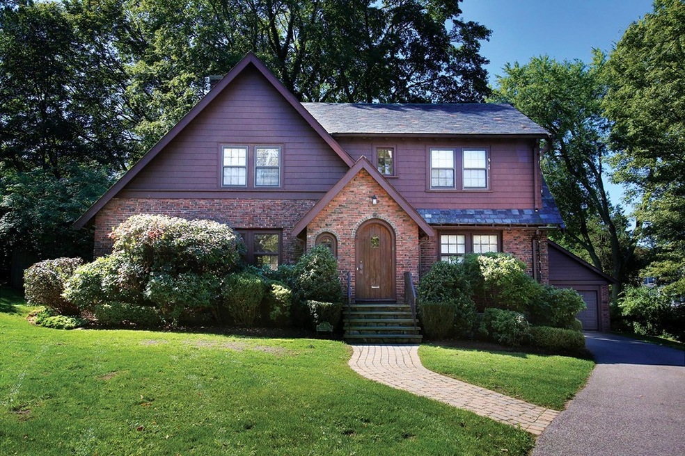 8 Hosmer Cir, West Newton, MA 02465 - photo 1