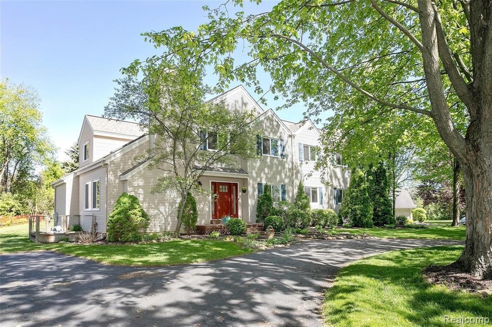 2356 Recreation Dr, West Bloomfield, MI 48324 - photo 1