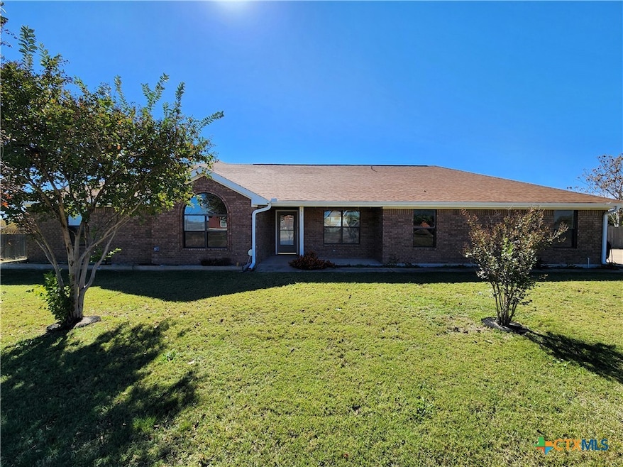 631 Hilltop Dr, Copperas Cove, TX 76522 - photo 1