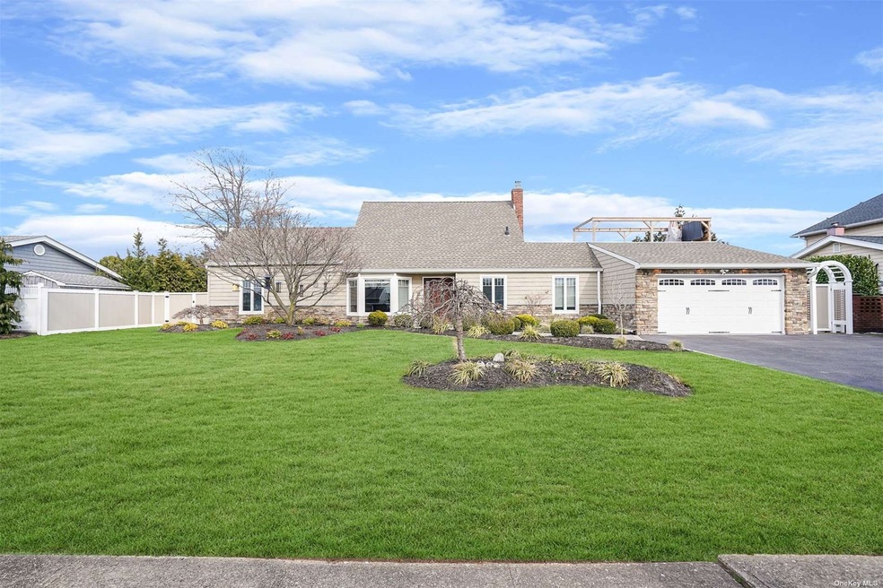 22 Shore Dr W, Copiague, NY 11726 - photo 1