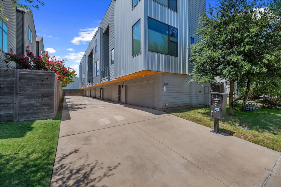 2711 Kimsey Dr, Dallas, TX 75235 - photo 1