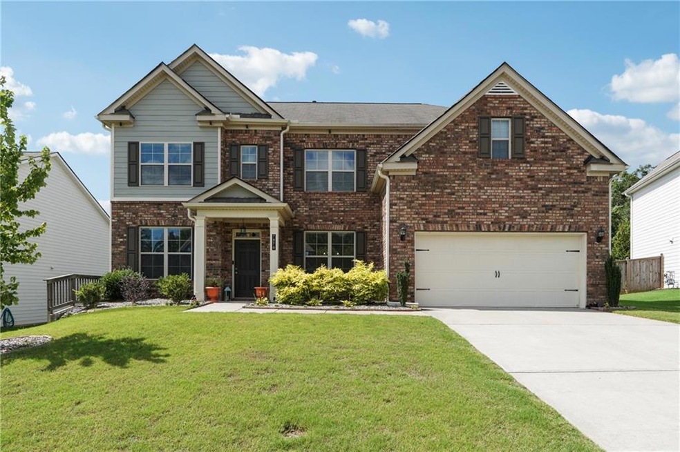 Craftsman house with a garage and a front yard